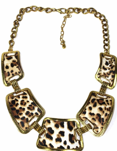 Load image into Gallery viewer, Leopard Design Pendant Necklace Set
