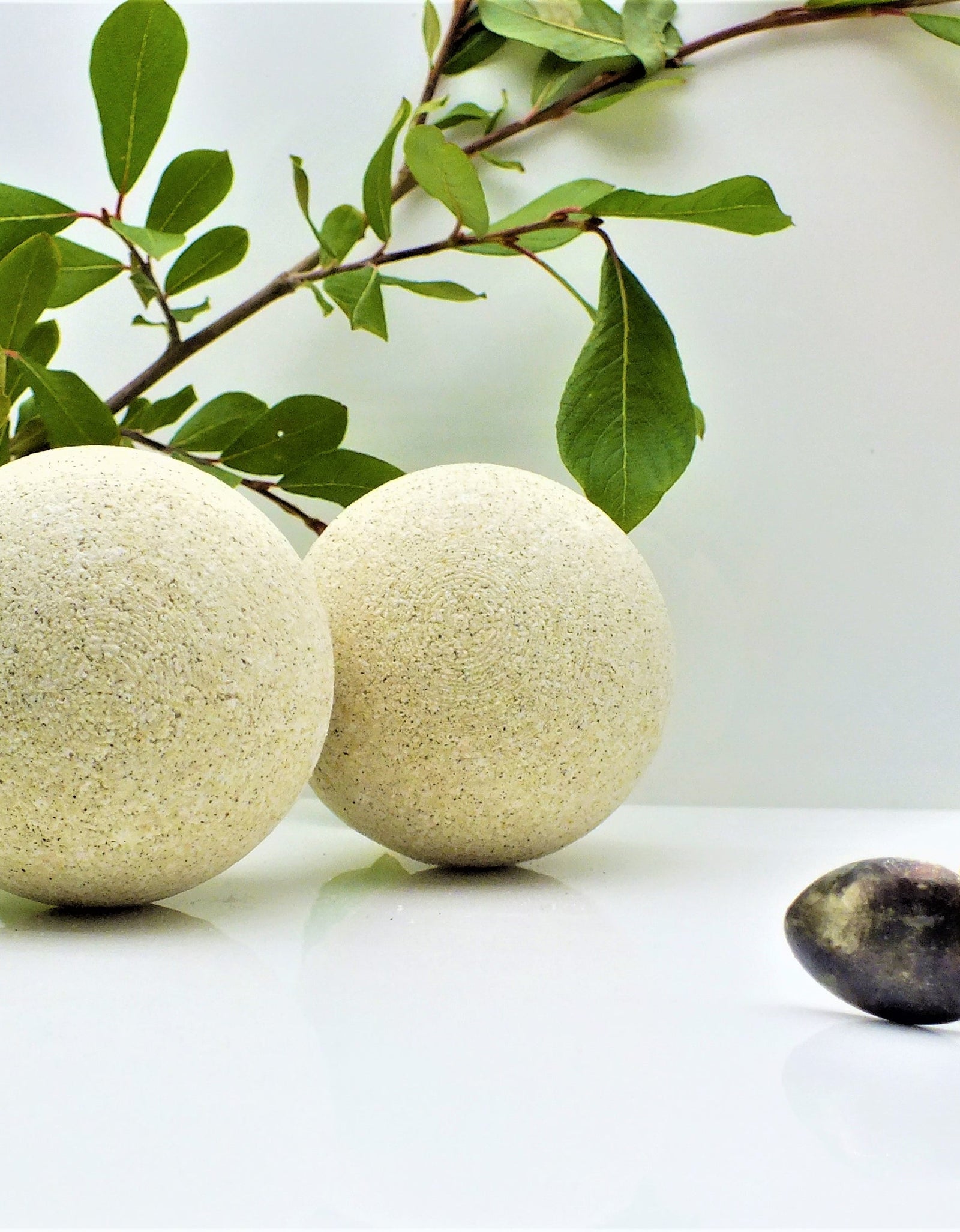 Green Tea & Eucalyptus bath bomb