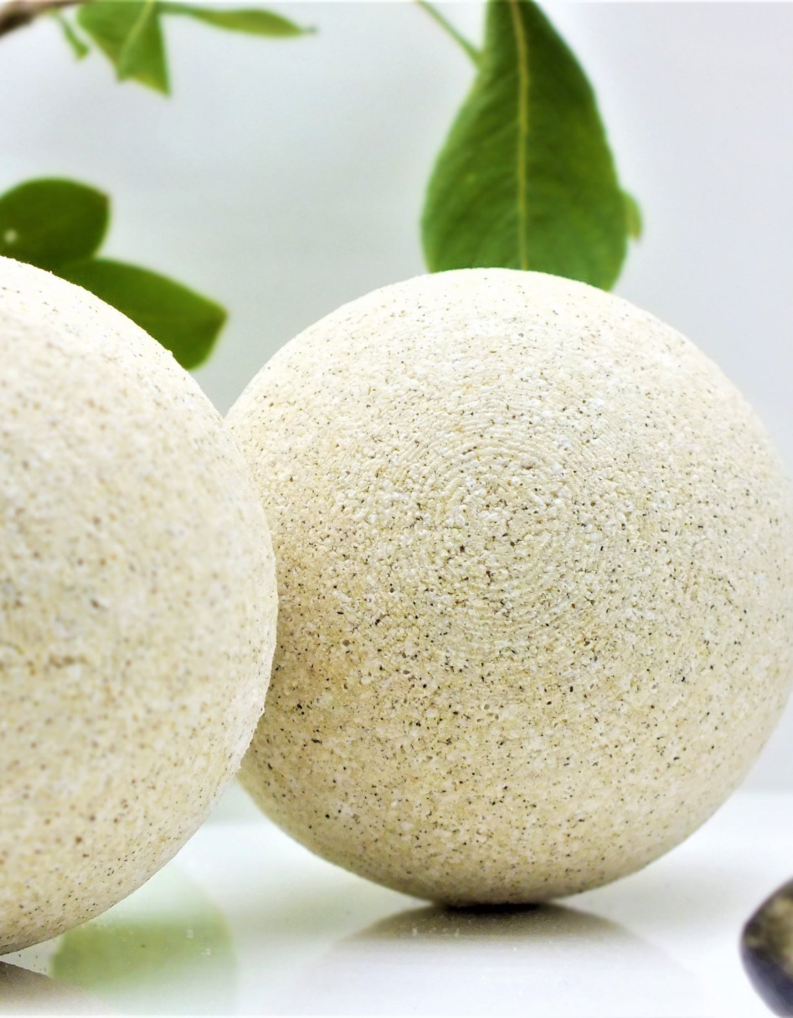 Green Tea & Eucalyptus bath bomb