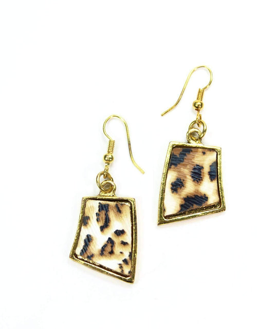 Load image into Gallery viewer, Leopard Design Pendant Necklace Set
