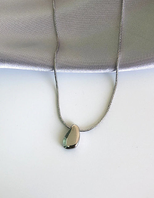 Load image into Gallery viewer, Womens Necklace With A Bean Pendant
