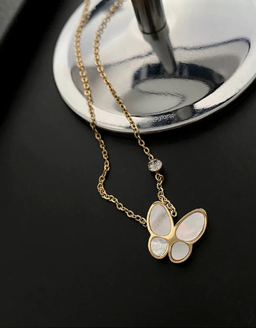 Load image into Gallery viewer, Womens Necklace With Butterfly Pedant
