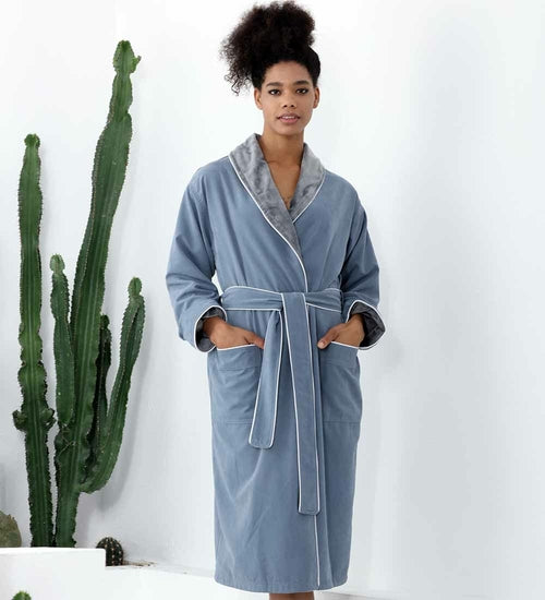 Load image into Gallery viewer, Women&#39;s Plush Microfiber Spa Robe
